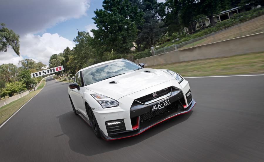  Nissan GT-R Nismo 2017 года  (AU) (фото 12 из 34)